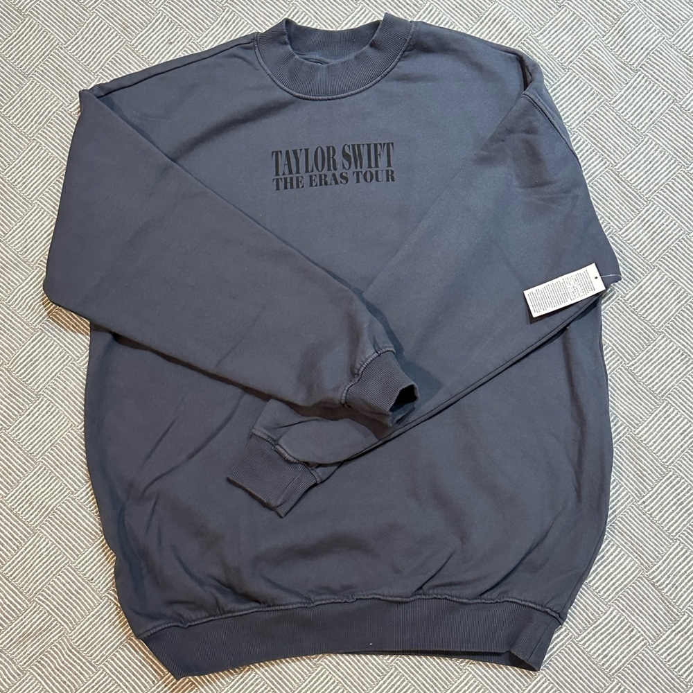 Taylor Swift Eras Tour blue crewneck sweatshirt international dates crew neck